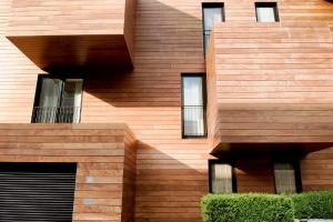 הטרנד הלוהט בעיצוב - עיצוב חוץ באמצעות חיפוי עץ